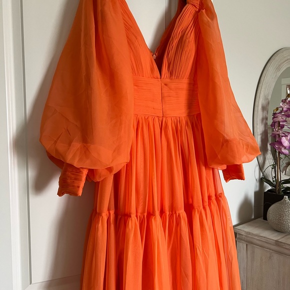 Gown dress Perfect for photo shoot 🧡 - Picture 9 of 16